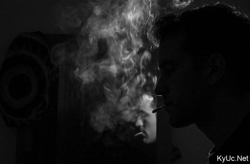 Bài thơ tình buồn với điếu thuốc đang cháy